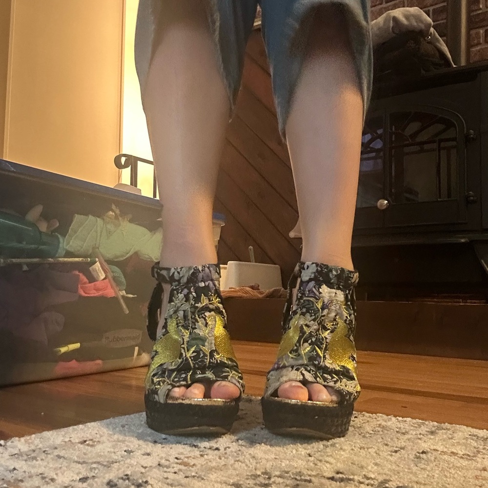 Colorful Silk Peep Toe Rattan Wedge Sandals - Picture 2 of 5